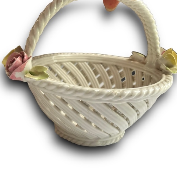 Vintage Italian Porcelain Woven Capodimonte Flower Basket Small - Picture 2 of 7